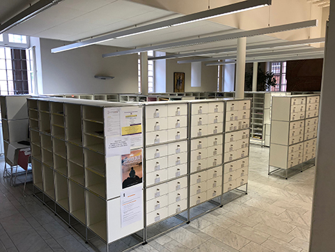 Photographie d'une salle de casiers du tribunal de Toulouse